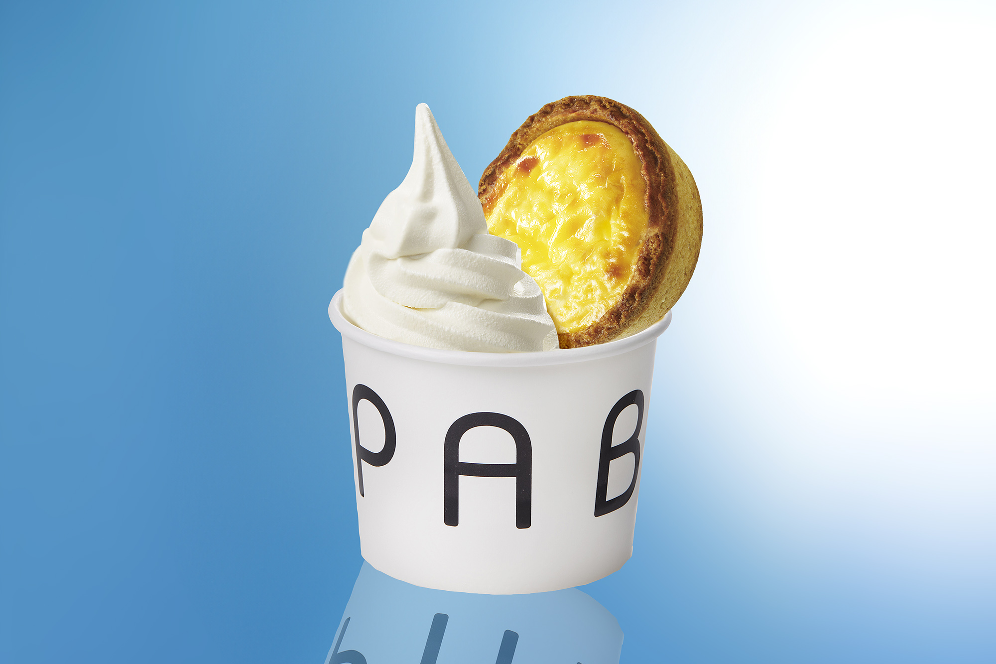 2024年4月1日(月)、pablo miniとチーズソフトクリームが同時に味わえる『パブロミニツイスト』が登場。