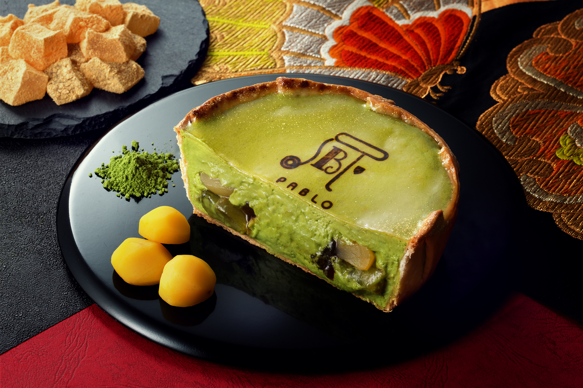 黒蜜薫る抹茶チーズタルト栗とわらび餅入り